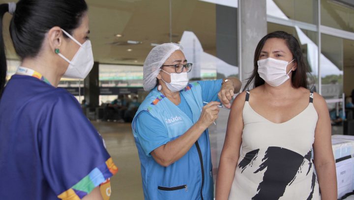 Vacinação contra a Covid-19 terá 20 pontos em Manaus neste sábado