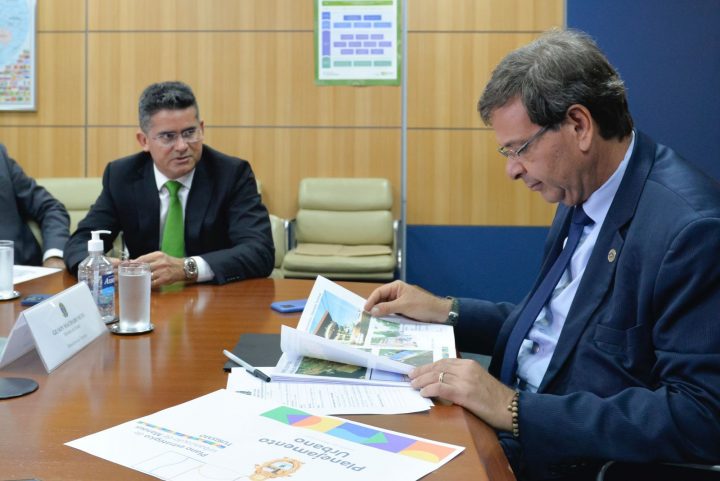 David Almeida entrega projetos de R$ 407 milhões ao ministro do Turismo