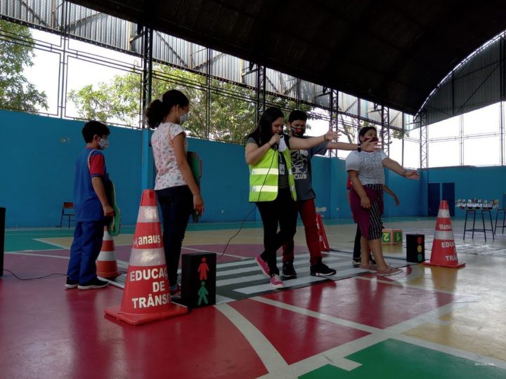 Alunos de escola municipal recebem orientação sobre educação de trânsito