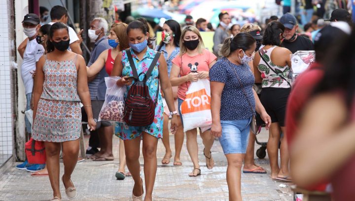 Prefeitura mantém uso de máscaras em locais fechados e avalia liberação para o dia 30