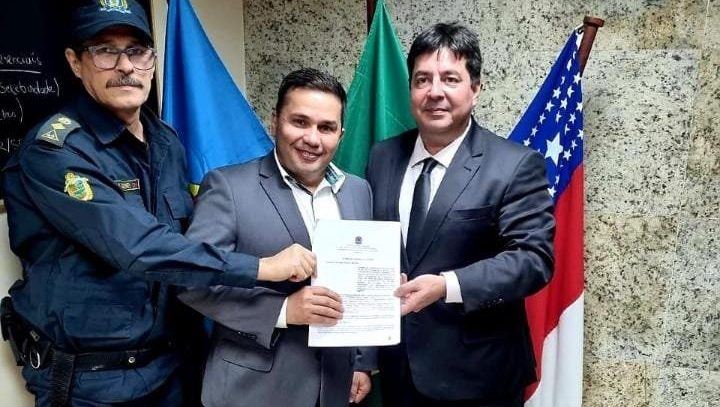 Prefeito David Almeida assina acordo técnico com a Polícia Federal para a concessão de porte de armas para a Guarda Municipal
