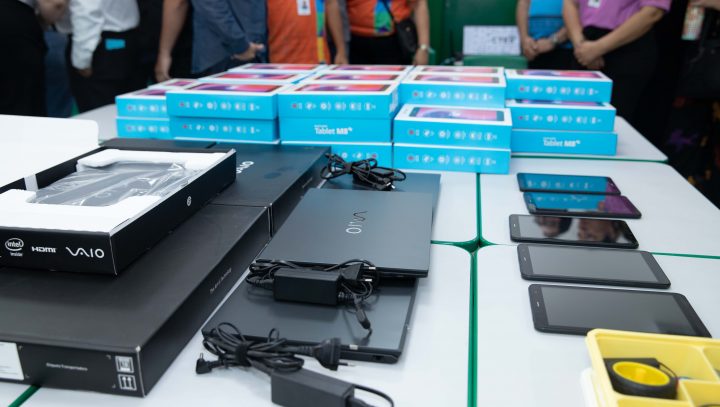 Escolas da rede municipal de ensino recebem tablets e notebooks