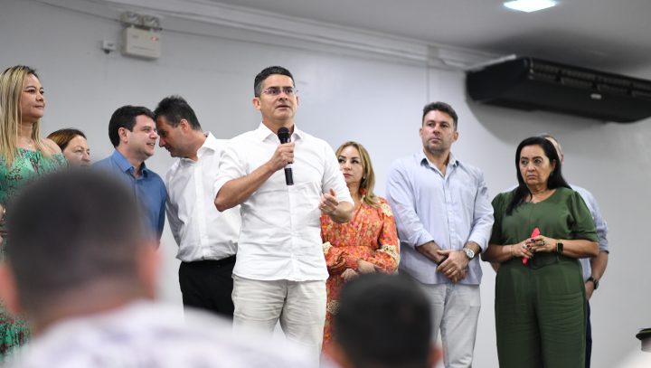 Prefeito David Almeida anuncia reajuste de 11,73% para servidores de saúde