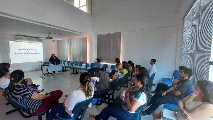 Servidores participam de capacitação em técnicas de mindfulness