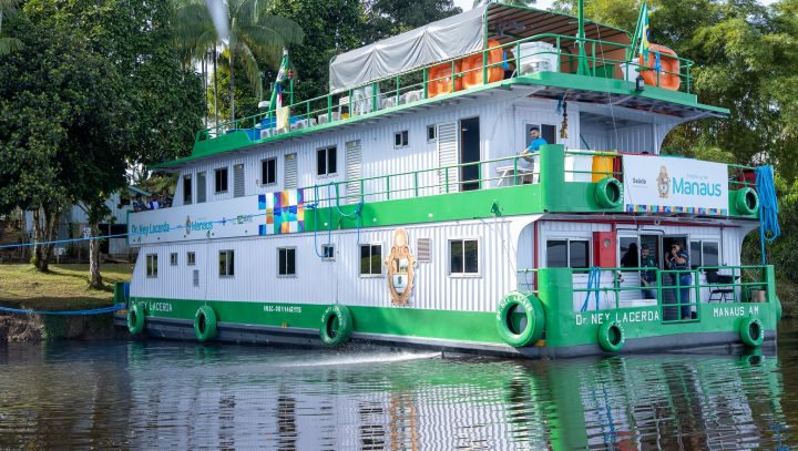 Equipes da Prefeitura de Manaus percorrem rios, estradas e florestas para levar ações de saúde à zona rural de Manaus