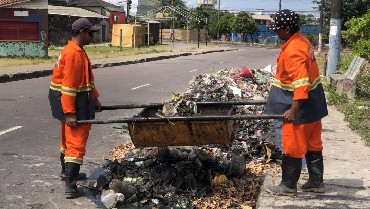 Prefeitura realiza mais uma ação de limpeza no igarapé da Cachoeirinha