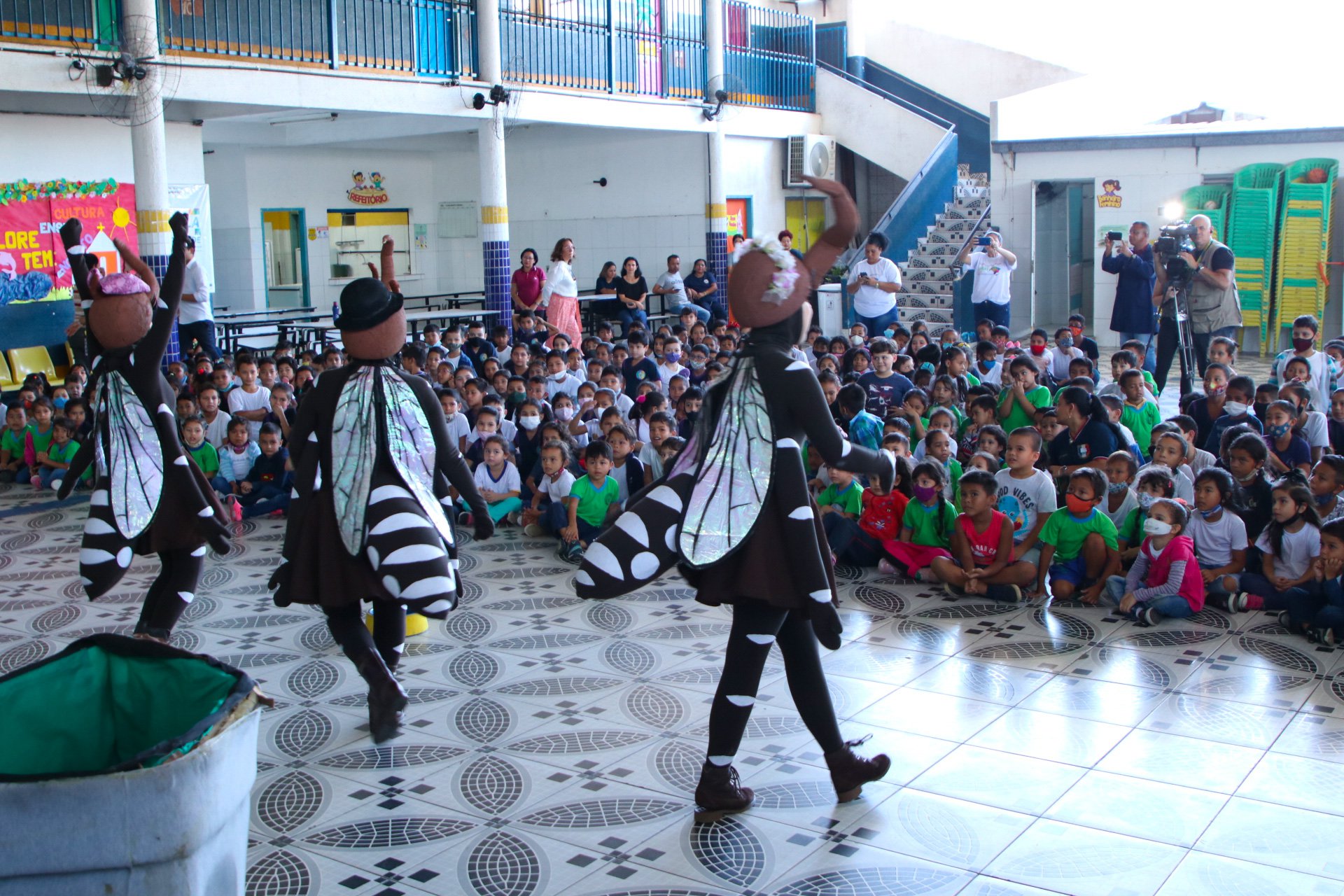Escola da Prefeitura de Manaus recebe espetáculo teatral de São Paulo ‘Dengue: o fim da picada