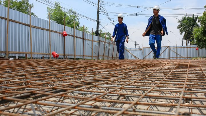 Obras de implantação do pavimento rígido na Colônia Oliveira Machado chegam a 50% de conclusão