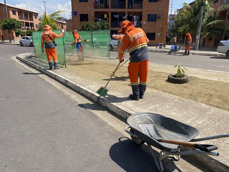 Parque Residencial São Raimundo recebe ação de limpeza da Prefeitura de Manaus