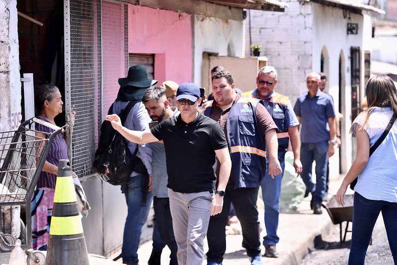Prefeito David Almeida destaca avanços do programa ‘Asfalta Manaus’ na zona Leste durante fiscalização