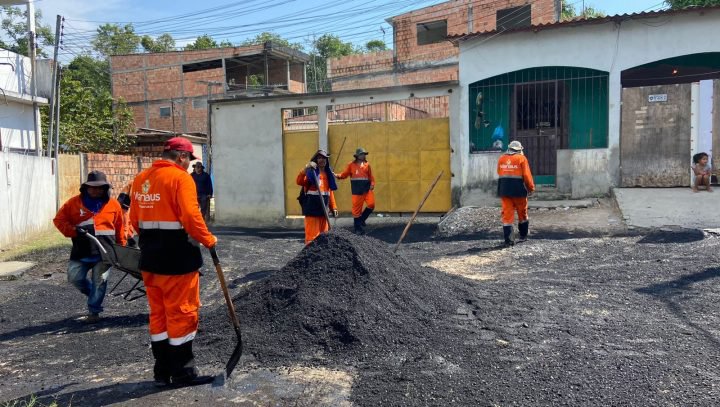 Prefeitura chega com o programa ‘Asfalta Manaus’ a 250 ruas da zona Leste