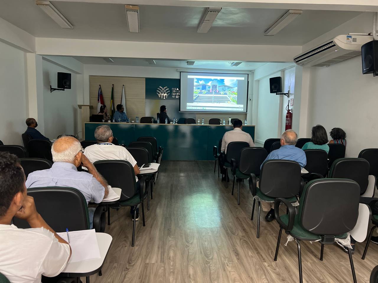 Prefeitura de Manaus anuncia edital para cessão de uso de kits de casas