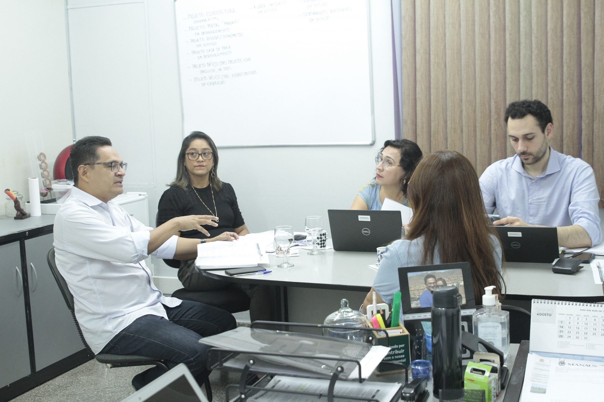 Prefeitura de Manaus discute melhorias no licenciamento para construções verdes com grupo internacional