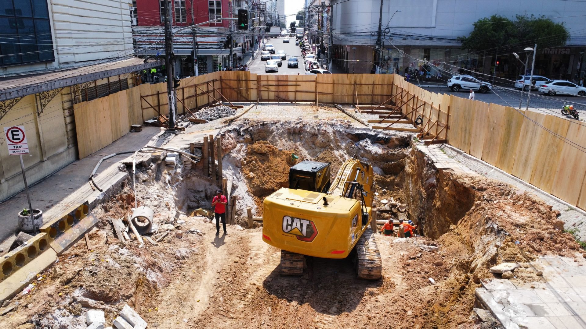 Prefeitura de Manaus inicia recuperação de trecho interditado na avenida 7 de Setembro
