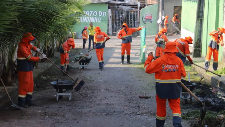 Prefeitura de Manaus realiza grande ação de limpeza no bairro Ouro Verde