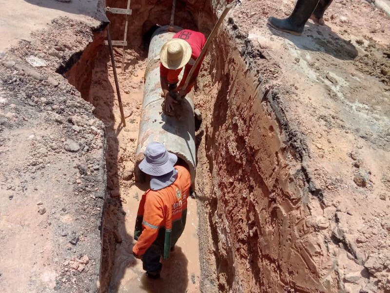 Prefeitura de Manaus realiza obra emergencial na rua dos Andradas no Centro