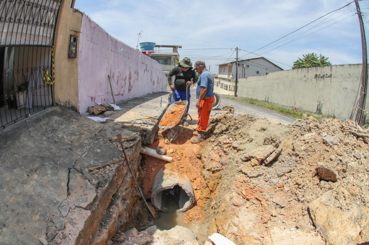 Prefeitura de Manaus recupera emergencialmente redes de drenagens profundas no bairro Japiim