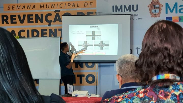 Prefeitura realiza curso para operação dos semáforos inteligentes em Manaus