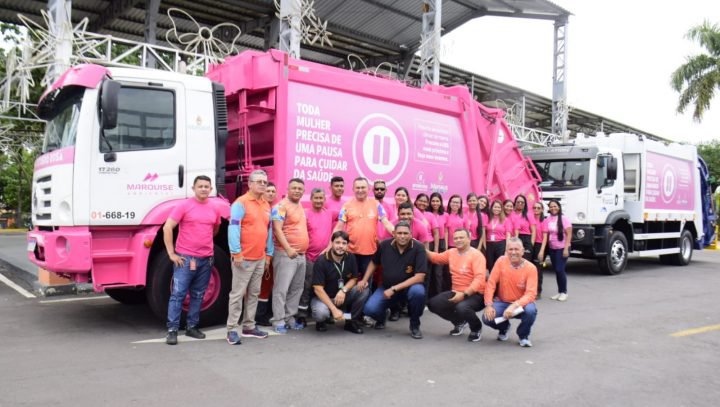 Caminhões de lixo cor de rosa circulam em campanha de conscientização da Prefeitura de Manau