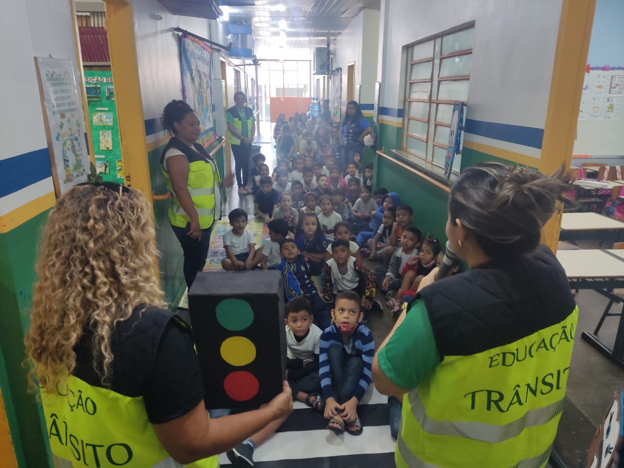 Crianças da rede municipal de Manaus recebem palestra sobre prevenção de acidentes no trânsito