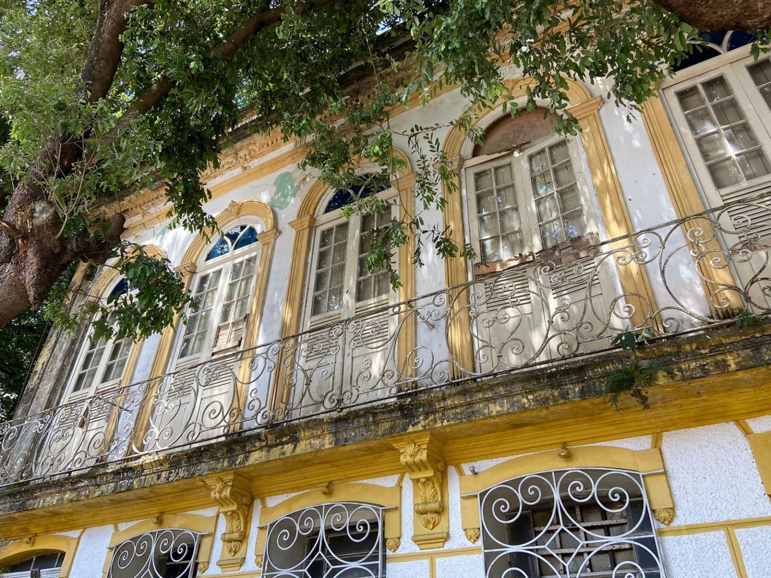 Obras de Thiago de Mello e de Lúcio Costa, que desenhou Brasília, estarão no casarão da prefeitura
