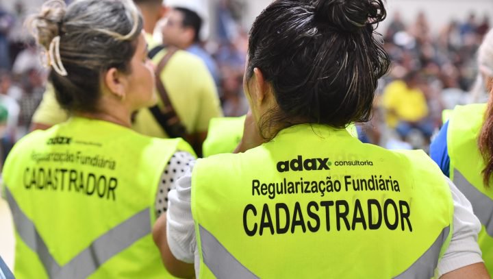 Prefeitura de Manaus finaliza primeira etapa de selagem de imóveis em regularização fundiária na comunidade Coliseu