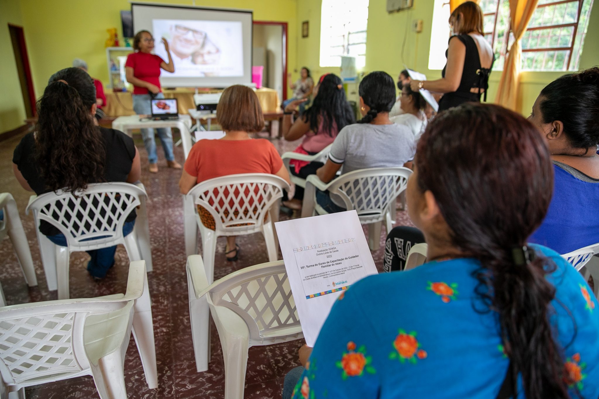 Prefeitura de Manaus inicia cursos informais de cuidador de idosos nas zonas Leste e Rural