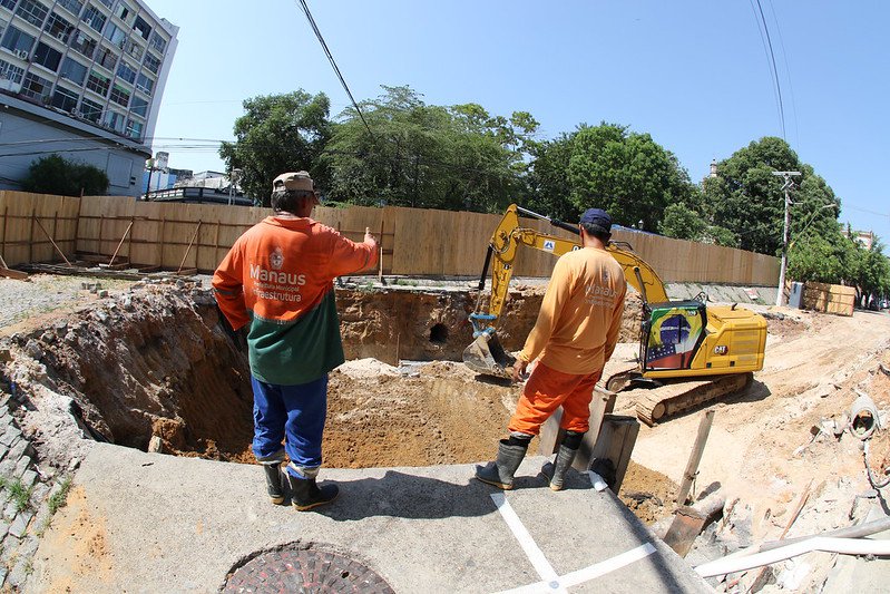 Prefeitura de Manaus intensifica obras de recuperação de trecho interditado na avenida 7 de Setembro
