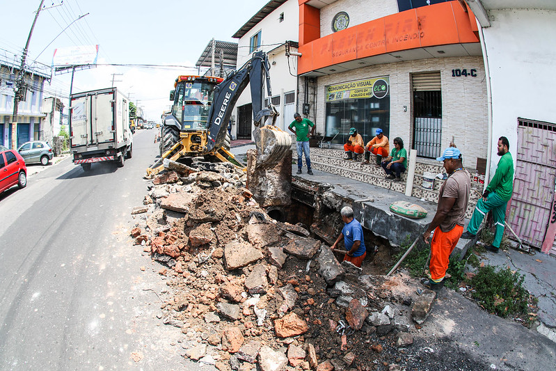 Prefeitura de Manaus intensifica obras emergenciais de infraestrutura no bairro Petrópolis