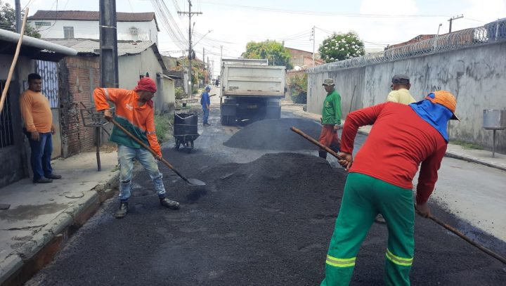 Prefeitura de Manaus intensifica serviço de recuperação viária no conjunto Sérgio Pessoa Neto