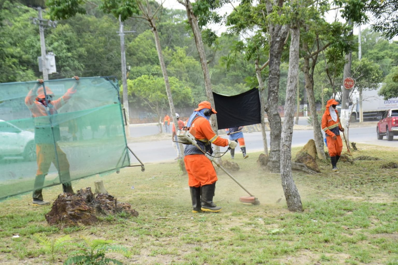 Prefeitura de Manaus realiza 70 ações de limpeza por toda cidade