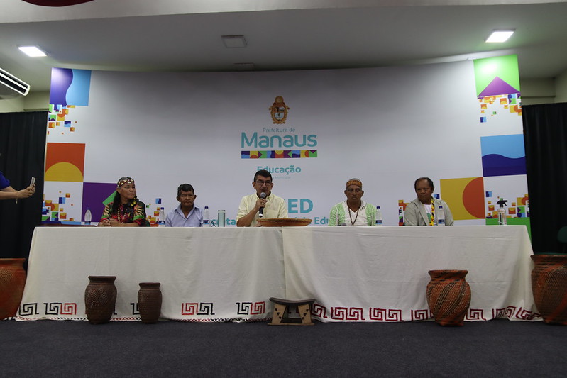 Prefeitura de Manaus realiza ‘Roda de Conversa dos Anciãos Indígenas’ com professores da modalidade da rede municipal