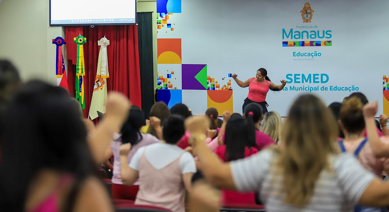 Prefeitura de Manaus realiza programação com servidoras da Semed alusiva ao Outubro Rosa