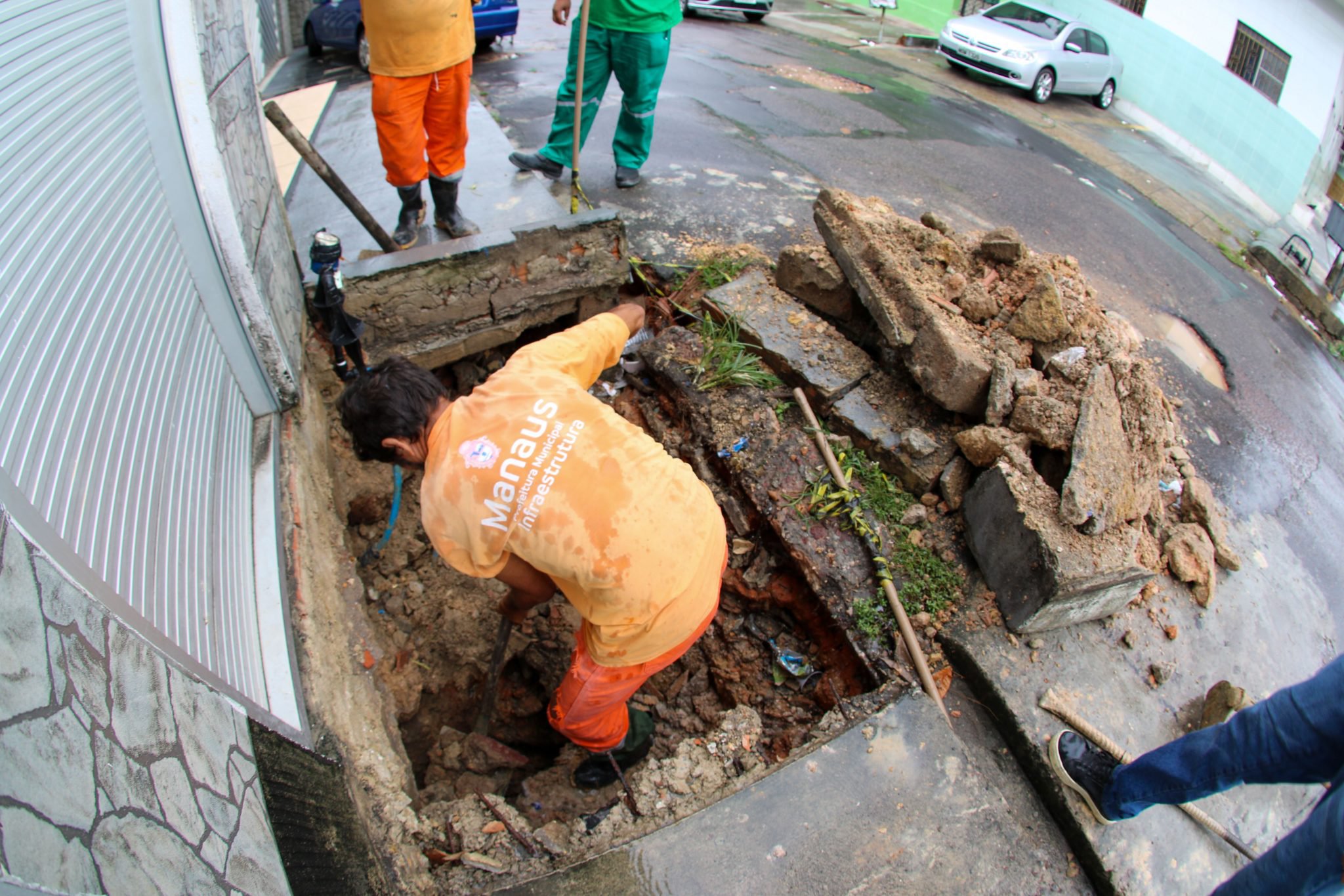 Prefeitura de Manaus trabalha de forma emergencial em drenagem profunda na zona Sul