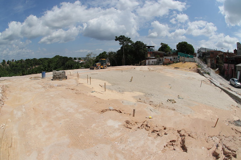 Prefeitura de Manaus trabalha em obra de contenção de erosão e construção de praça e academia ao ar livre no bairro Cidade de Deus