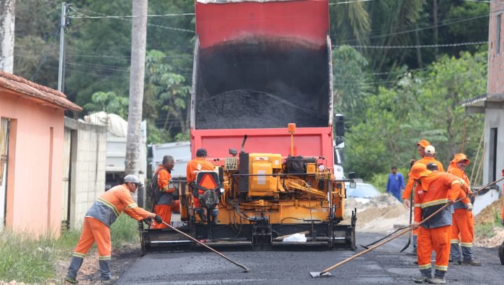 Programa ‘Asfalta Manaus’ continua recuperando ruas do Parque Riachuelo