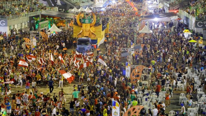 Segunda noite do Boi Manaus reúne mais de 20 mil pessoas no Sambódromo