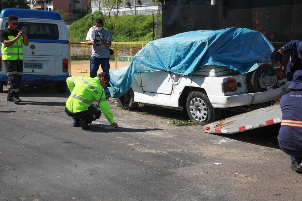 Veículos abandonados nas ruas serão recolhidos para o parqueamento da Prefeitura de Manaus