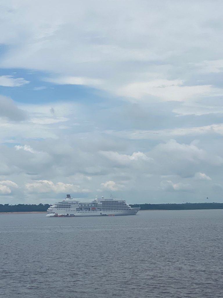 Cruzeiro Seven Seas Navigator chega a Manaus com mais de 800 turistas