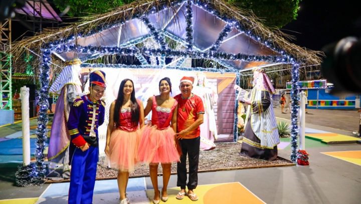 Evento natalino ‘Festa das Luzes’ organizado pela Prefeitura de Manaus homenageia garis da cidade