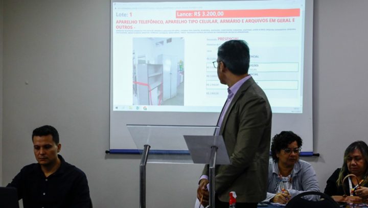 Leilão de bens inservíveis da Prefeitura de Manaus arrecada mais de R$ 220 mil
