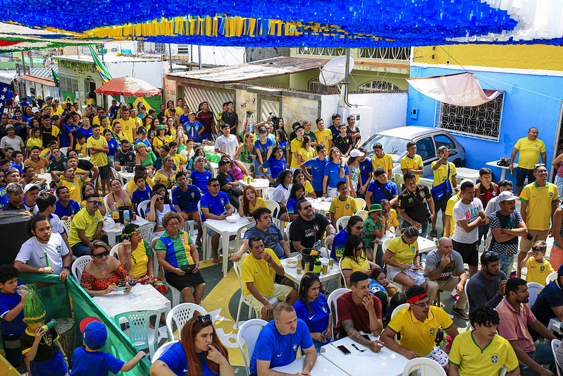 Mais de 78 mil pessoas circulam nos locais de transmissão da Copa e movimentam a economia criativa em Manaus