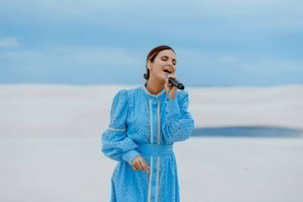O prefeito de Manaus, David Almeida, anunciou no final da tarde desta sexta-feira, 18/11, a cantora gospel Aline Barros como uma das atrações nacionais do Ano Novo Cristão 2022, que será realizado no dia 30/12, na praia da Ponta Negra, zona Oeste. O evento para os cristãos vai contar também com uma celebração ecumênica, regada a cânticos e louvores, com a participação de atrações locais e de outras orientações religiosas.