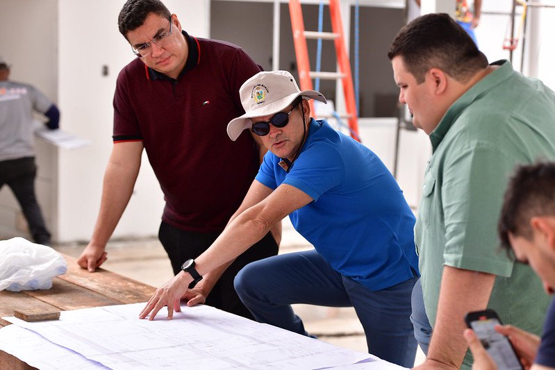 Prefeito David Almeida fiscaliza revitalização de creche na zona norte e anuncia mais de 4 mil novas vagas