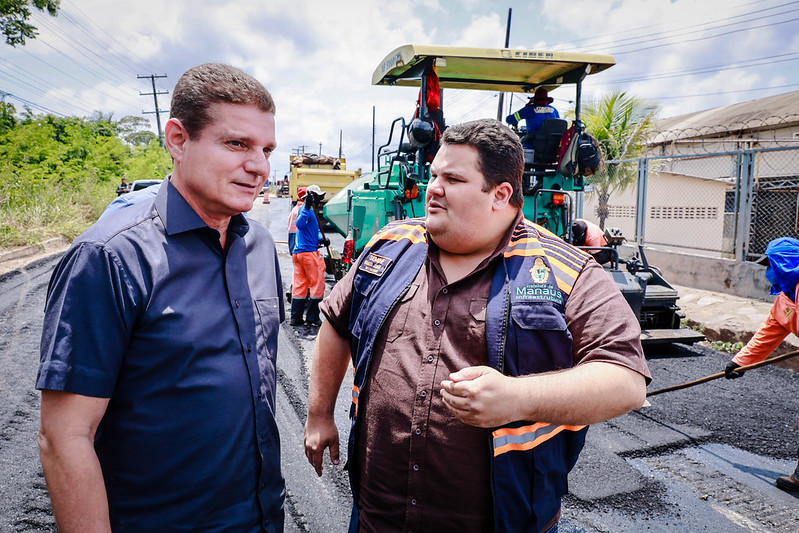 Prefeito Marcos Rotta fiscaliza andamento das obras do ‘Asfalta Manaus’ no bairro Colônia Antônio Aleixo