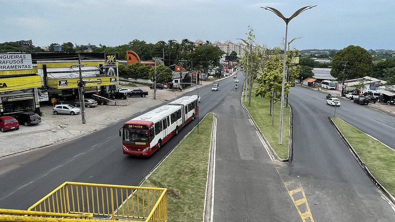 Prefeitura conclui obras de recapeamento asfáltico na avenida Max Teixeira, zona Norte