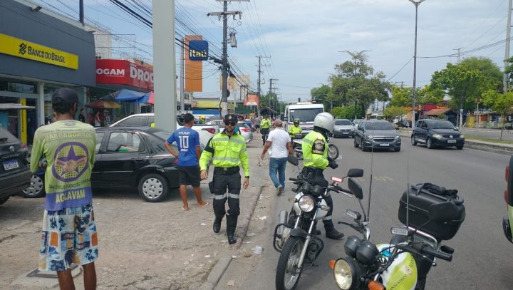 Prefeitura de Manaus autua 40 motoristas por estacionamento proibido na zona Norte