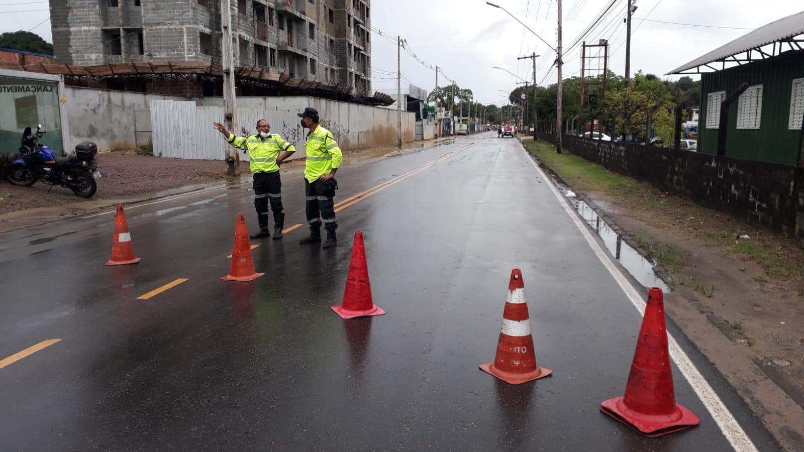 Prefeitura de Manaus interdita avenida Senador Raimundo Parente para reparos na rede de drenagem