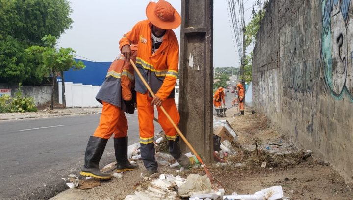 Prefeitura de Manaus realiza ação de limpeza na zona Norte