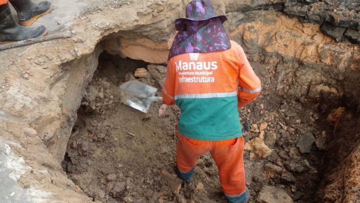 Prefeitura de Manaus recupera rede de drenagem no bairro Novo Reino